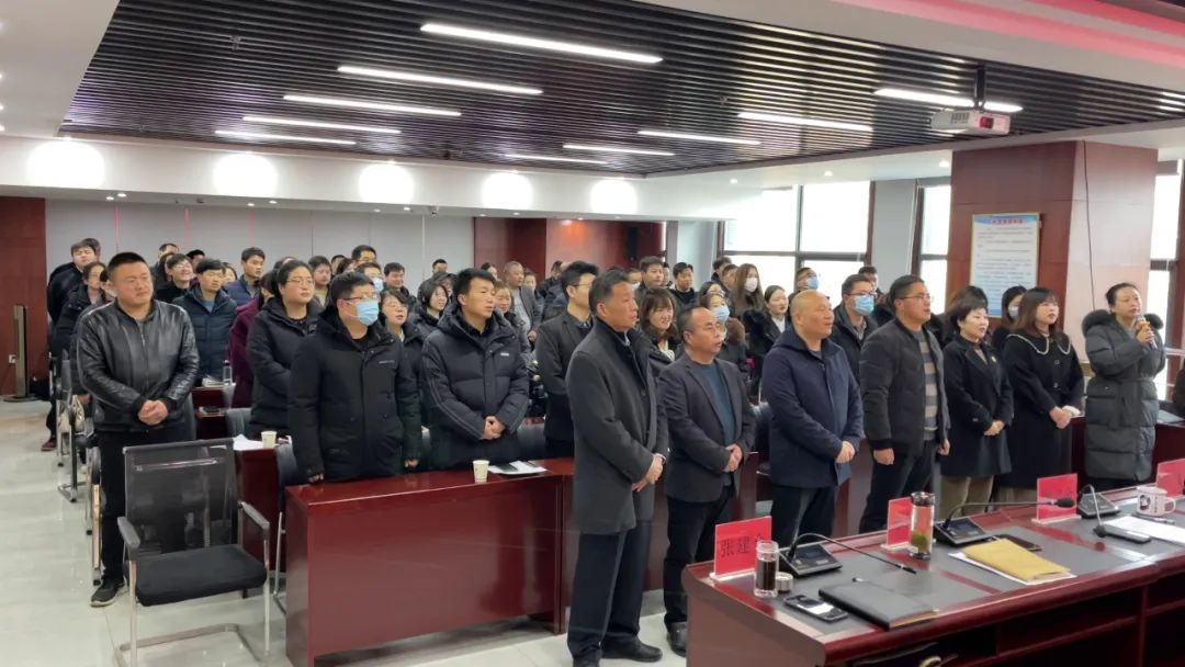 全體員工共唱司歌